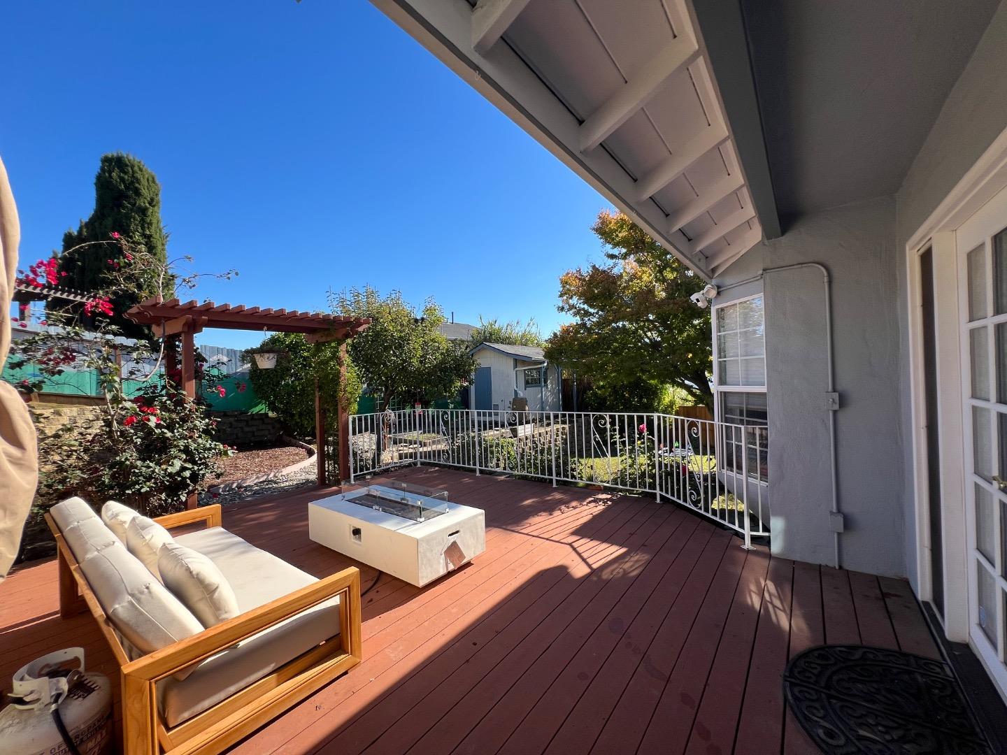 Detail Gallery Image 22 of 29 For 3833 Brookdale Blvd, Castro Valley,  CA 94546 - 4 Beds | 2/1 Baths