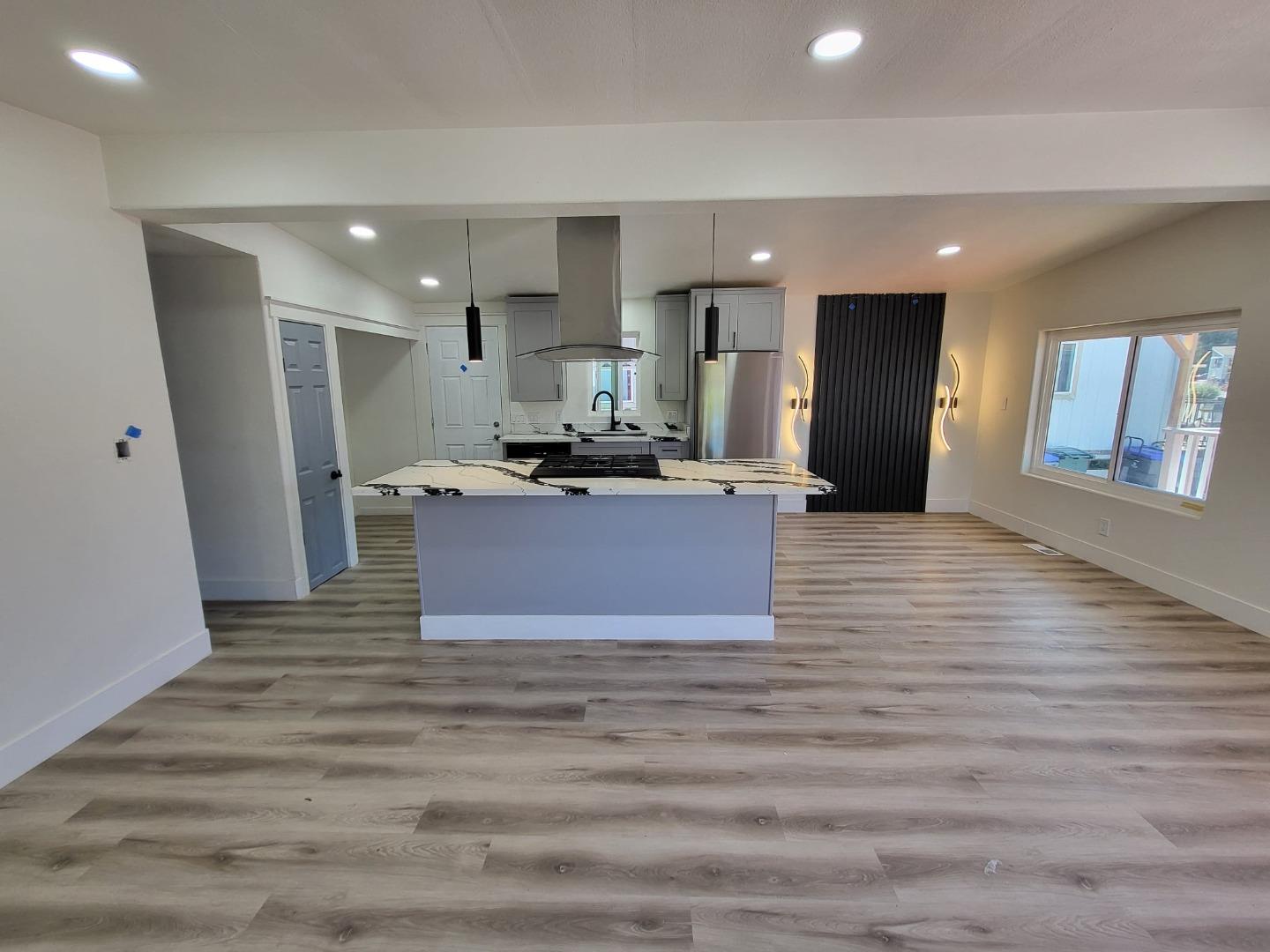 Detail Gallery Image 5 of 19 For 440 Moffett Blvd #61,  Mountain View,  CA 94043 - 2 Beds | 2 Baths