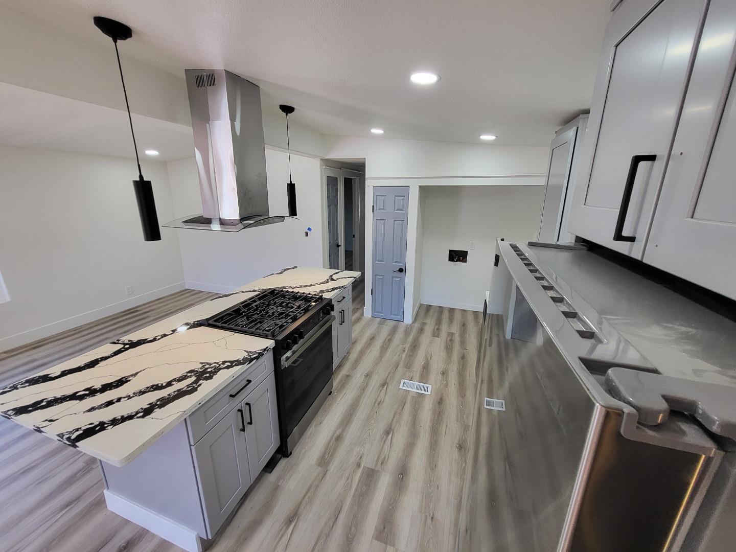 Detail Gallery Image 9 of 19 For 440 Moffett Blvd #61,  Mountain View,  CA 94043 - 2 Beds | 2 Baths