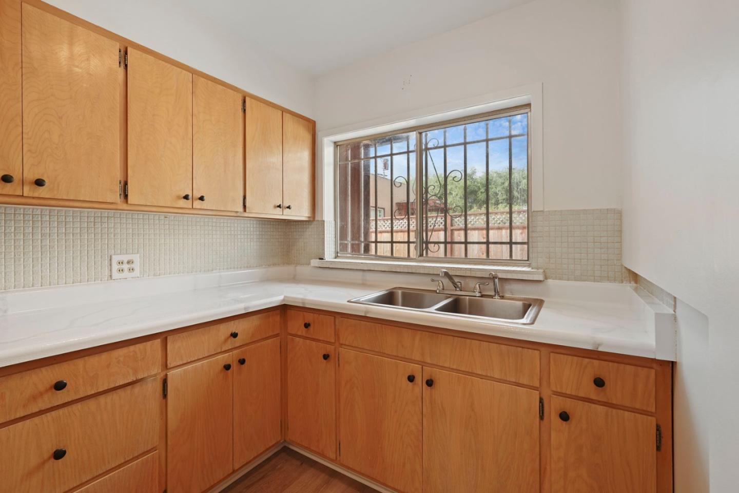 Detail Gallery Image 8 of 15 For 3315 Esmond Ave, Richmond,  CA 94805 - 3 Beds | 1 Baths