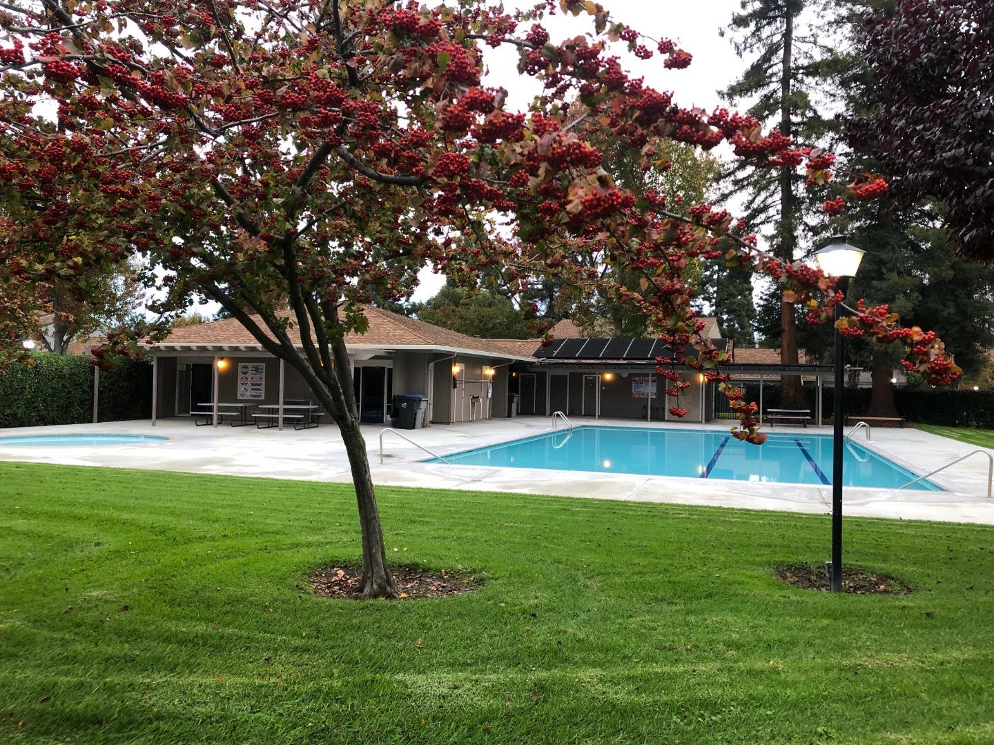 Detail Gallery Image 6 of 11 For 4851 Mintwood Ct, San Jose,  CA 95129 - 2 Beds | 1/1 Baths