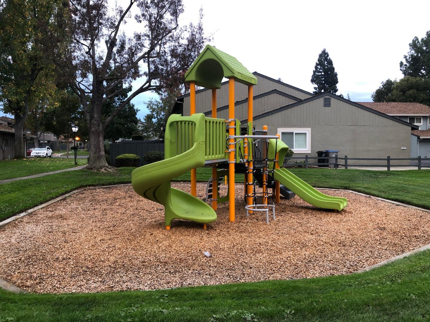 Detail Gallery Image 7 of 11 For 4851 Mintwood Ct, San Jose,  CA 95129 - 2 Beds | 1/1 Baths