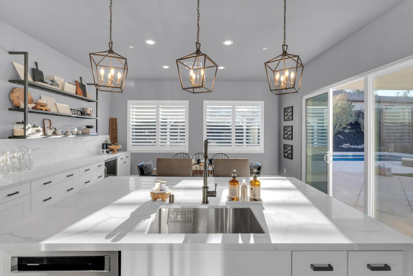 Detail Gallery Image 12 of 67 For 7277 Pitlochry Dr, Gilroy,  CA 95020 - 4 Beds | 3/1 Baths