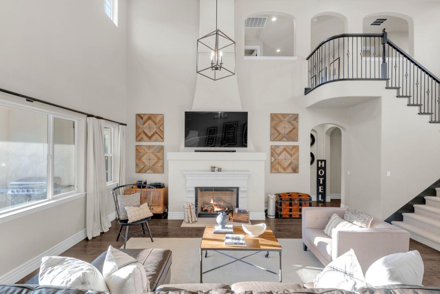 Detail Gallery Image 4 of 67 For 7277 Pitlochry Dr, Gilroy,  CA 95020 - 4 Beds | 3/1 Baths