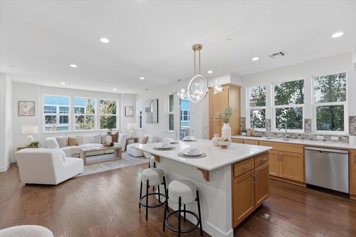 Detail Gallery Image 14 of 62 For 125 Maidenhair Ter, Sunnyvale,  CA 94086 - 3 Beds | 3/1 Baths