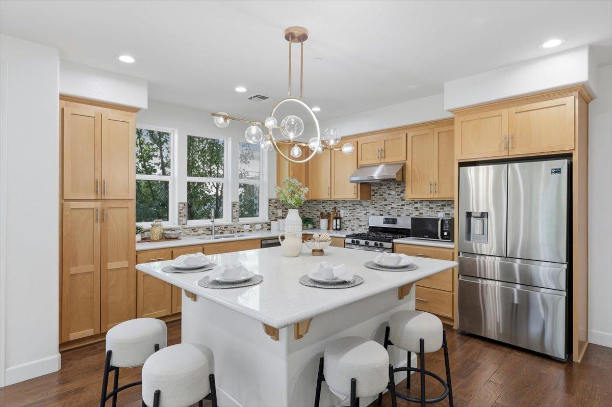 Detail Gallery Image 15 of 62 For 125 Maidenhair Ter, Sunnyvale,  CA 94086 - 3 Beds | 3/1 Baths