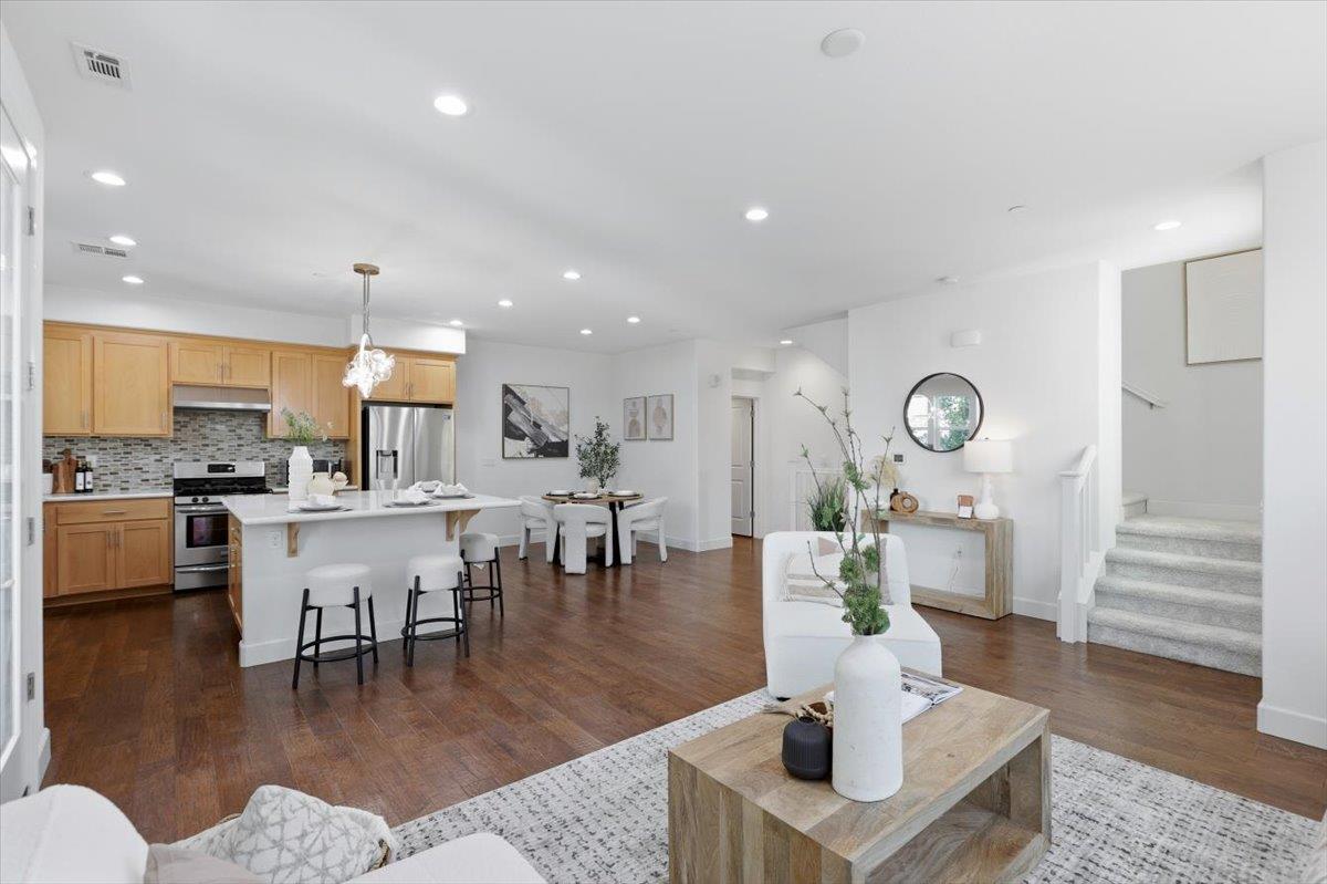 Detail Gallery Image 8 of 62 For 125 Maidenhair Ter, Sunnyvale,  CA 94086 - 3 Beds | 3/1 Baths