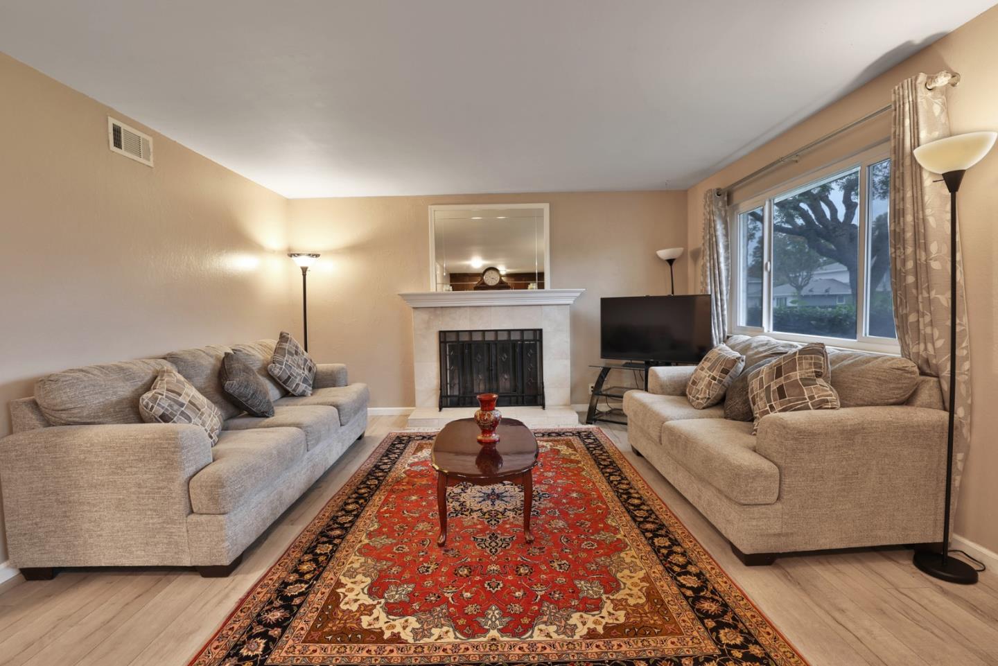 Detail Gallery Image 3 of 12 For 5480 Tradewinds Walkway #1,  San Jose,  CA 95123 - 2 Beds | 1 Baths