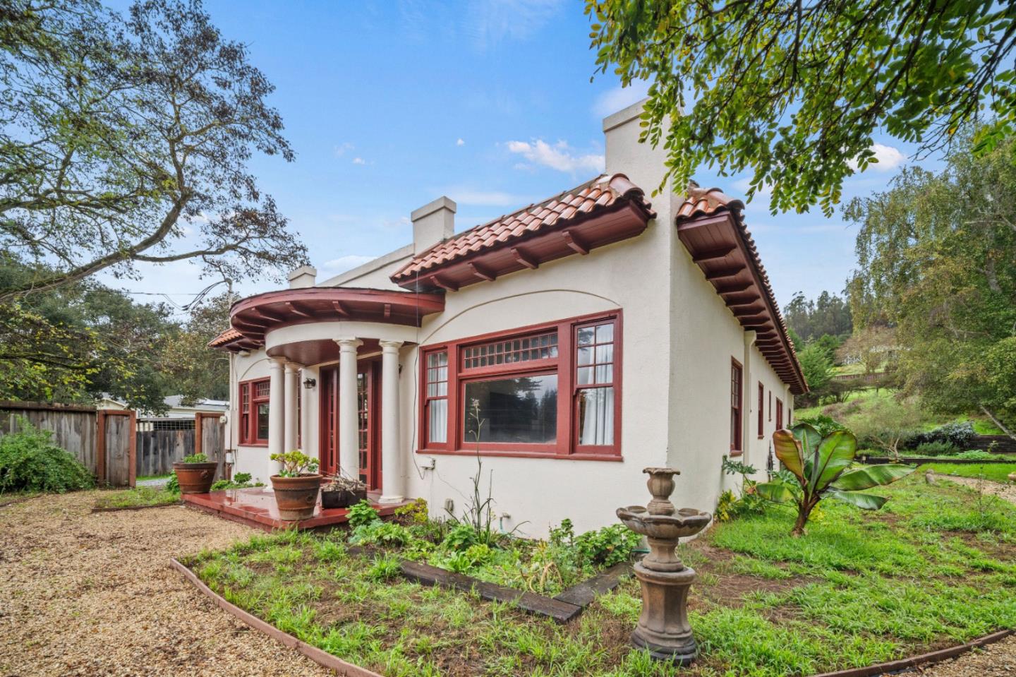 Detail Gallery Image 3 of 29 For 73 Echo Valley Rd, Salinas,  CA 93907 - 3 Beds | 1/1 Baths