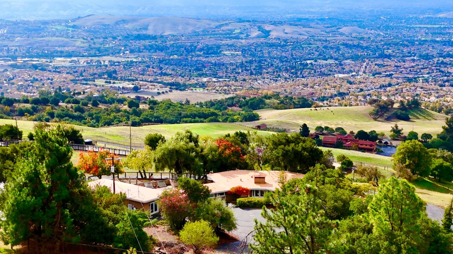 Detail Gallery Image 4 of 66 For 4393 Quimby Rd, San Jose,  CA 95148 - 3 Beds | 2/1 Baths