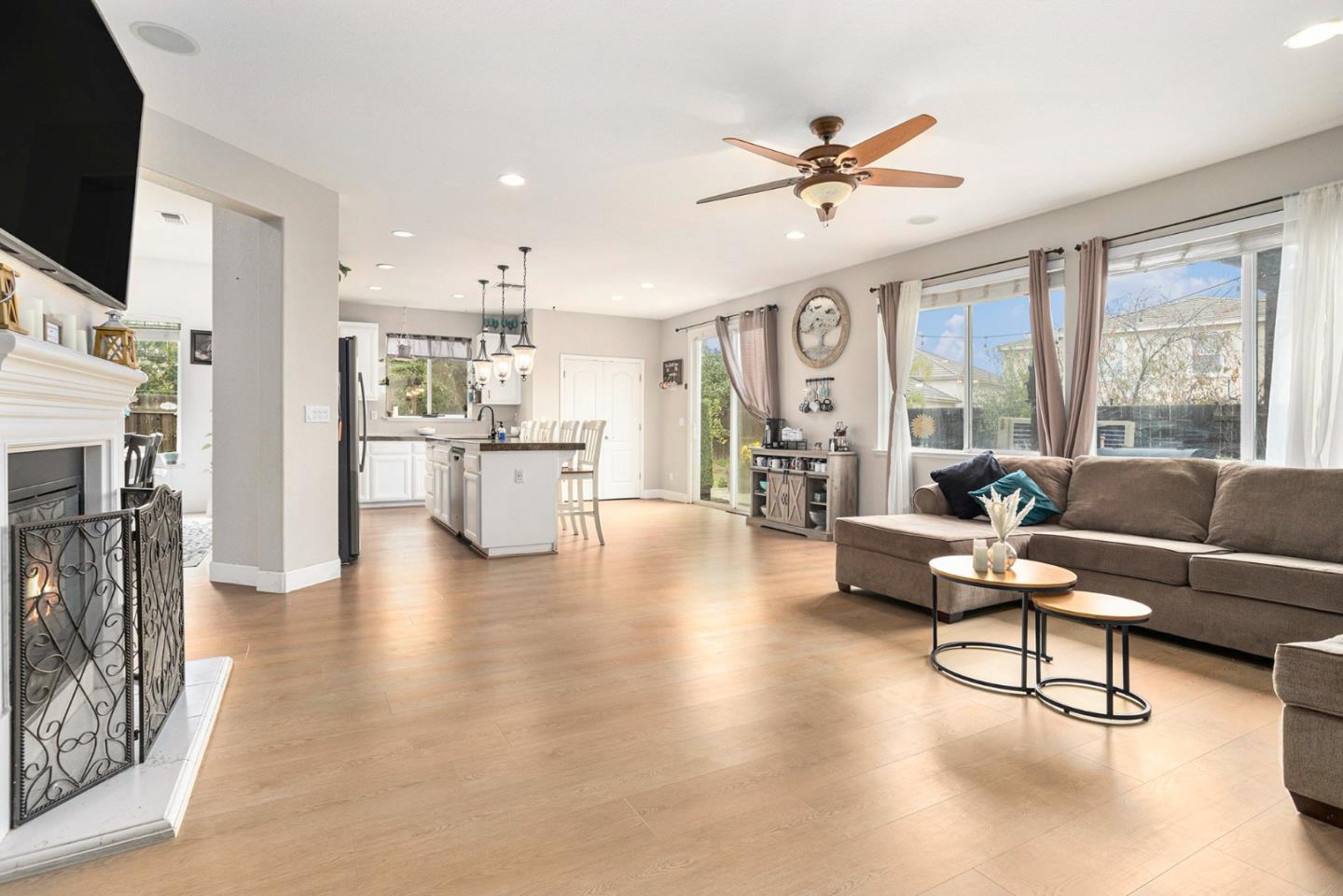 Detail Gallery Image 13 of 63 For 130 Ridge Crest Ct, Oakley,  CA 94561 - 5 Beds | 3 Baths