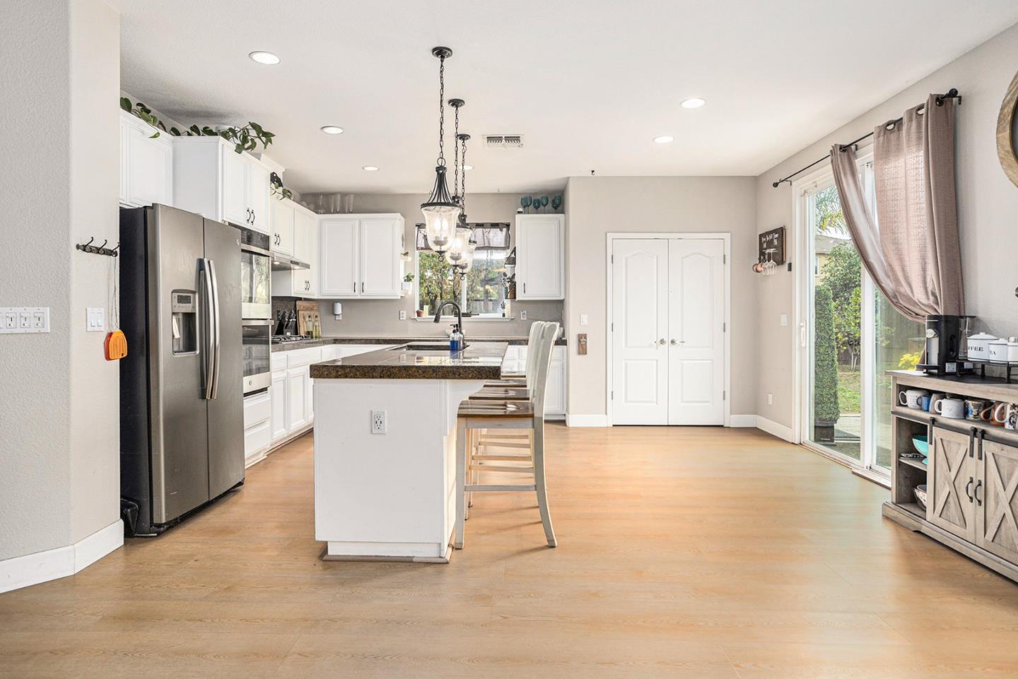 Detail Gallery Image 14 of 63 For 130 Ridge Crest Ct, Oakley,  CA 94561 - 5 Beds | 3 Baths