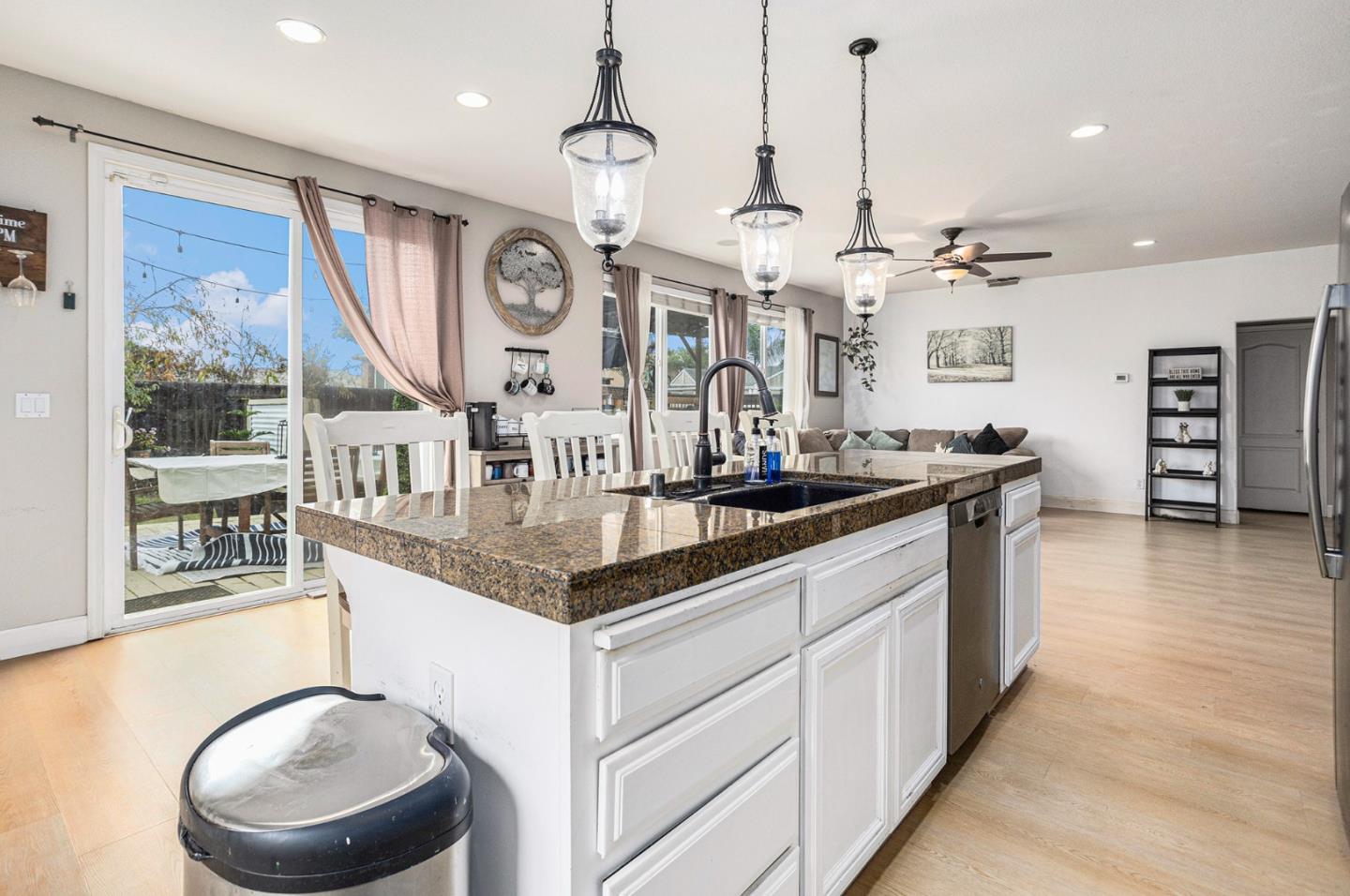 Detail Gallery Image 17 of 63 For 130 Ridge Crest Ct, Oakley,  CA 94561 - 5 Beds | 3 Baths