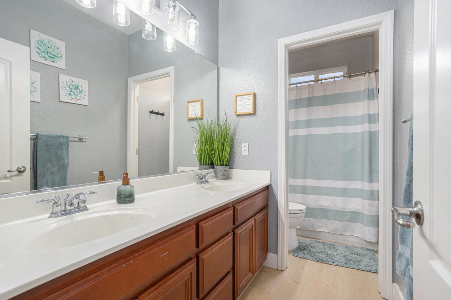 Detail Gallery Image 35 of 63 For 130 Ridge Crest Ct, Oakley,  CA 94561 - 5 Beds | 3 Baths