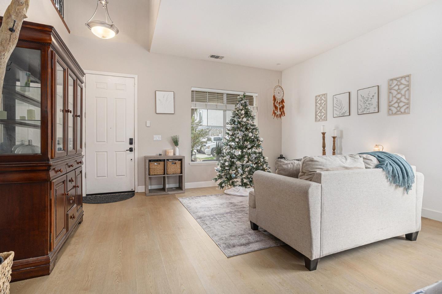 Detail Gallery Image 8 of 63 For 130 Ridge Crest Ct, Oakley,  CA 94561 - 5 Beds | 3 Baths