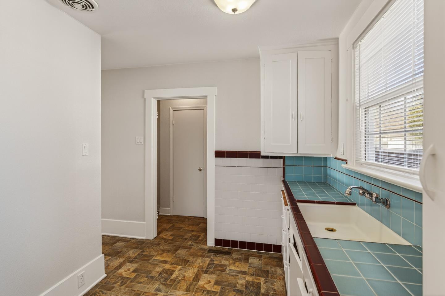 Detail Gallery Image 11 of 29 For 937 S 7th St, San Jose,  CA 95112 - 3 Beds | 1/1 Baths