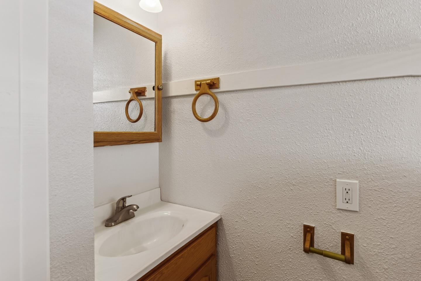 Detail Gallery Image 12 of 29 For 937 S 7th St, San Jose,  CA 95112 - 3 Beds | 1/1 Baths