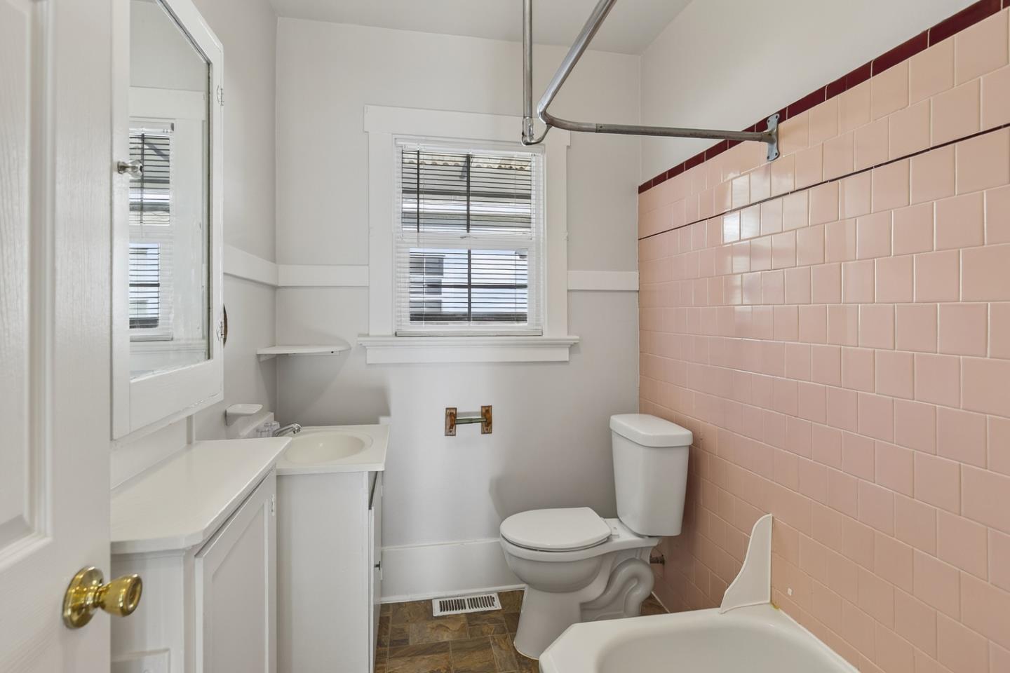 Detail Gallery Image 19 of 29 For 937 S 7th St, San Jose,  CA 95112 - 3 Beds | 1/1 Baths