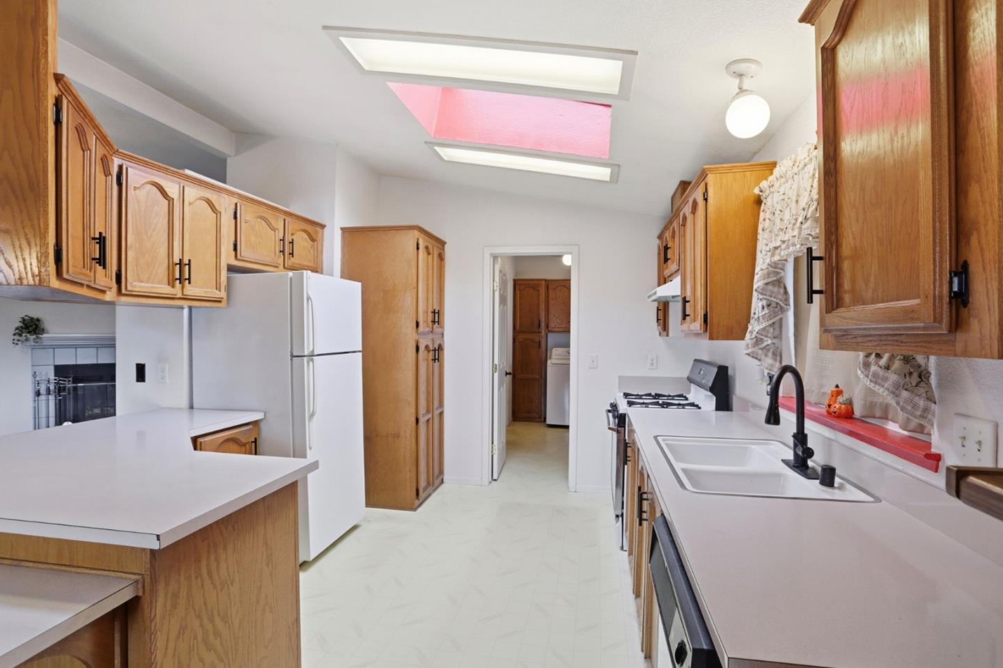 Detail Gallery Image 14 of 37 For 1220 Tasman Dr #142,  Sunnyvale,  CA 94089 - 3 Beds | 2 Baths