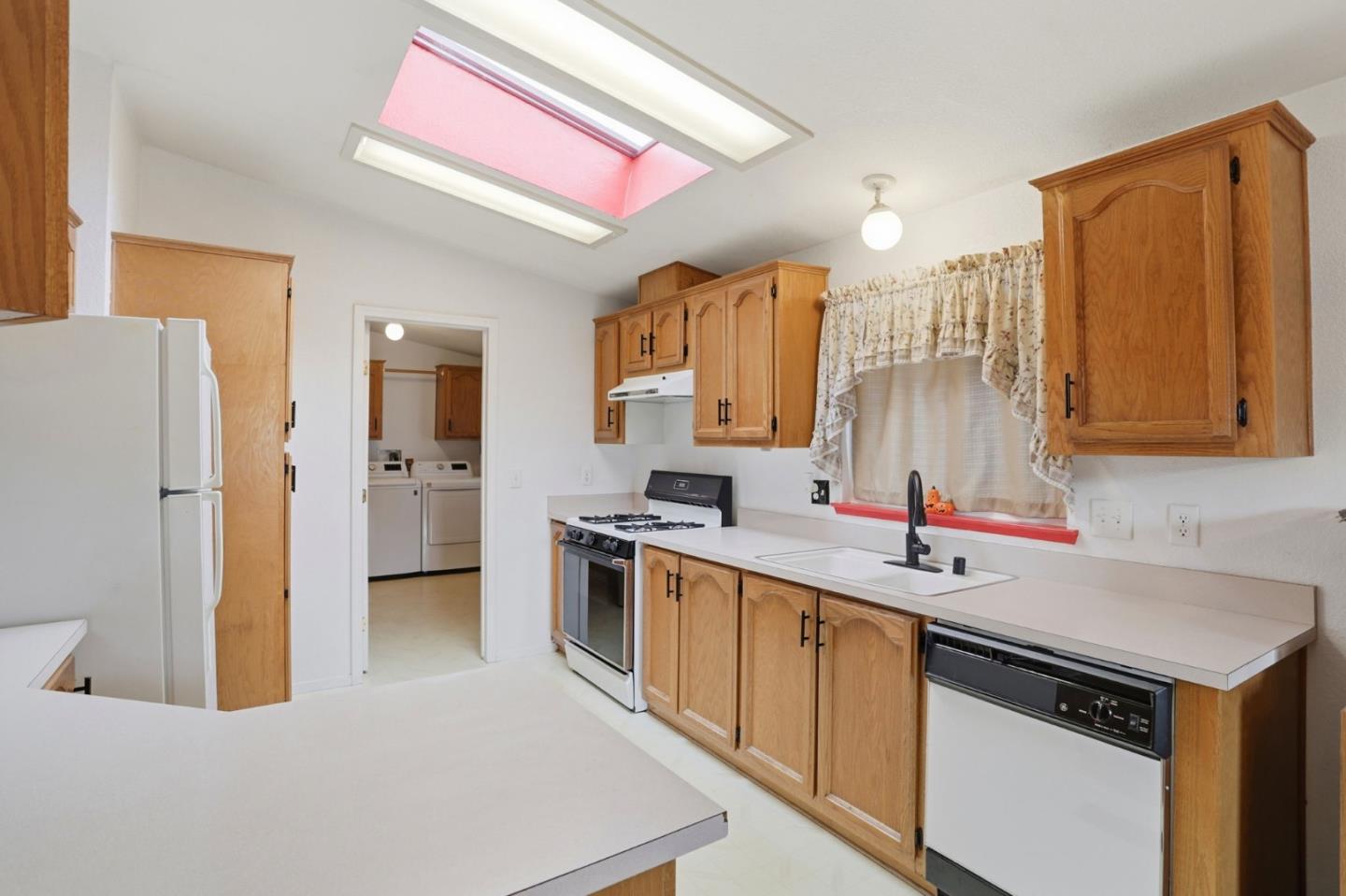 Detail Gallery Image 15 of 37 For 1220 Tasman Dr #142,  Sunnyvale,  CA 94089 - 3 Beds | 2 Baths