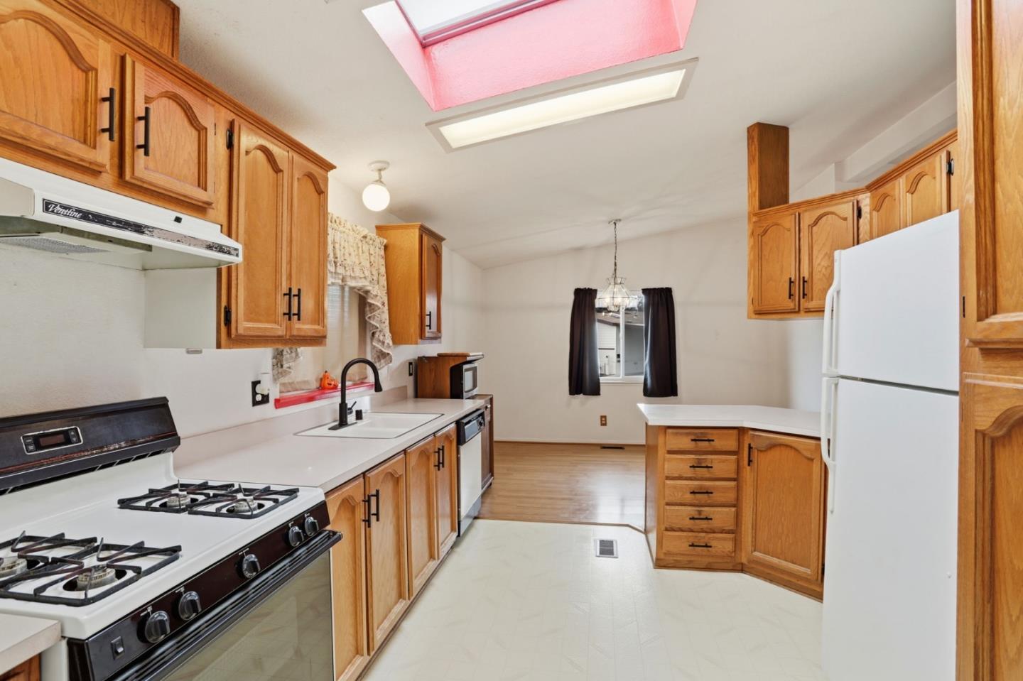 Detail Gallery Image 16 of 37 For 1220 Tasman Dr #142,  Sunnyvale,  CA 94089 - 3 Beds | 2 Baths