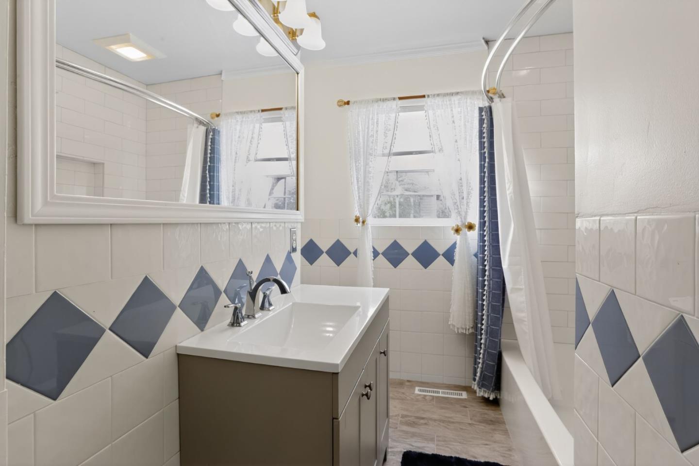 Detail Gallery Image 15 of 20 For 77 Sunnyslope Ave, San Jose,  CA 95127 - 2 Beds | 1 Baths