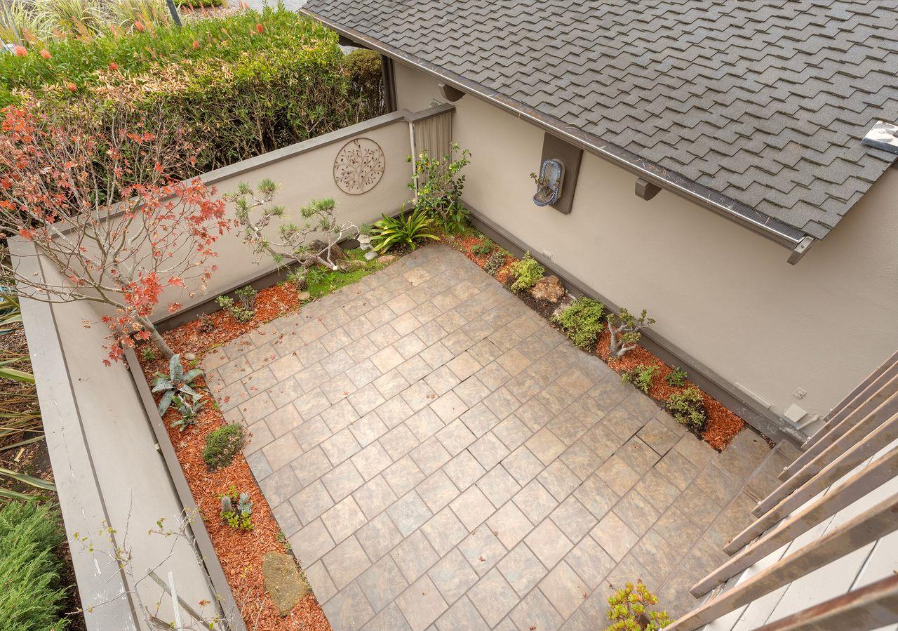 Detail Gallery Image 10 of 12 For 4 Country Club #2,  Pacific Grove,  CA 93950 - 3 Beds | 2 Baths