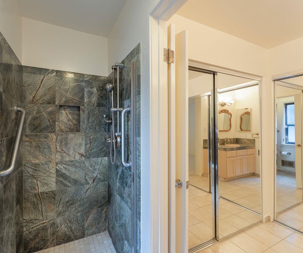 Detail Gallery Image 9 of 12 For 4 Country Club #2,  Pacific Grove,  CA 93950 - 3 Beds | 2 Baths