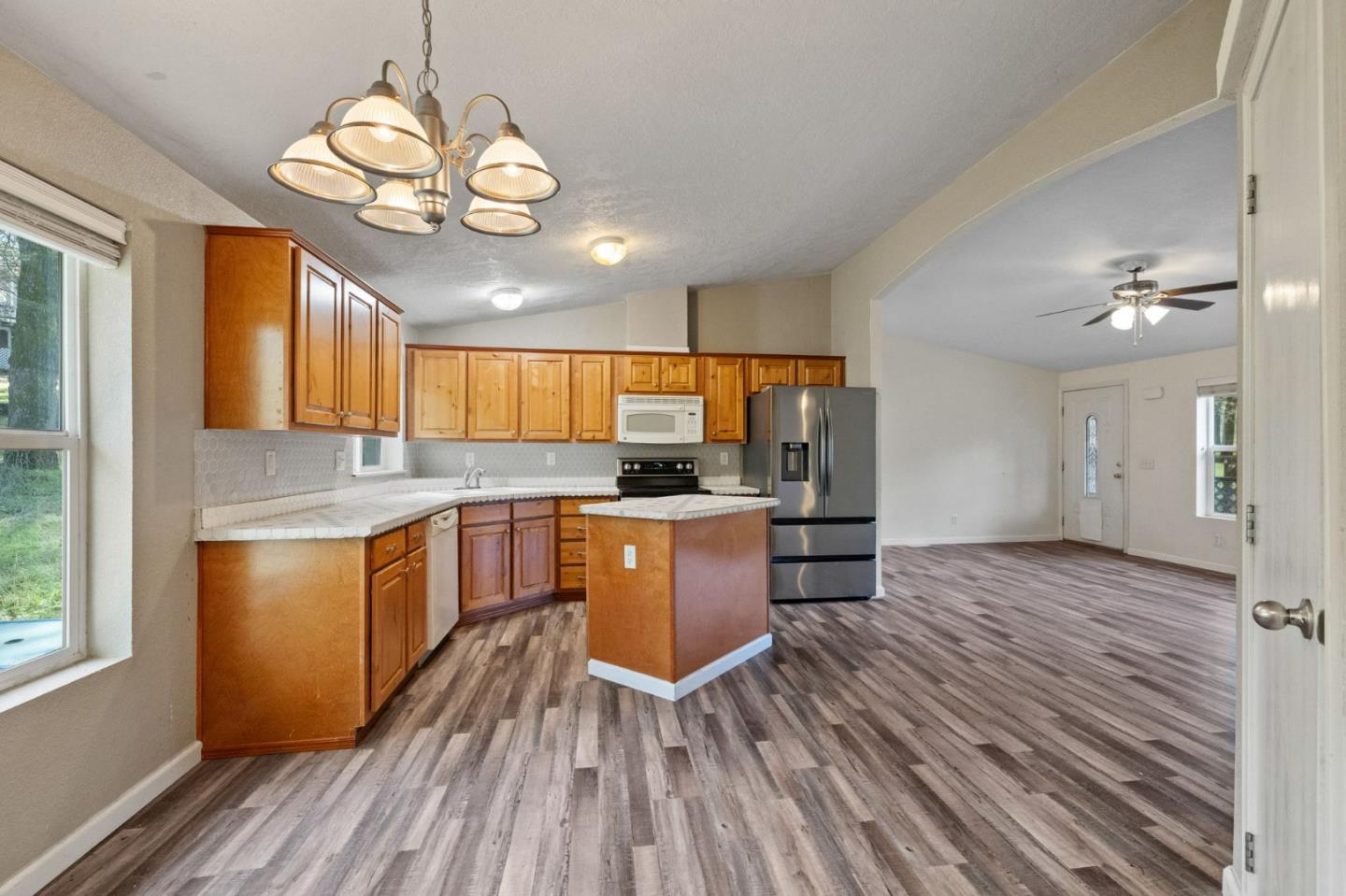 Detail Gallery Image 10 of 33 For 19307 Ferretti Rd, Groveland,  CA 95321 - 3 Beds | 2 Baths