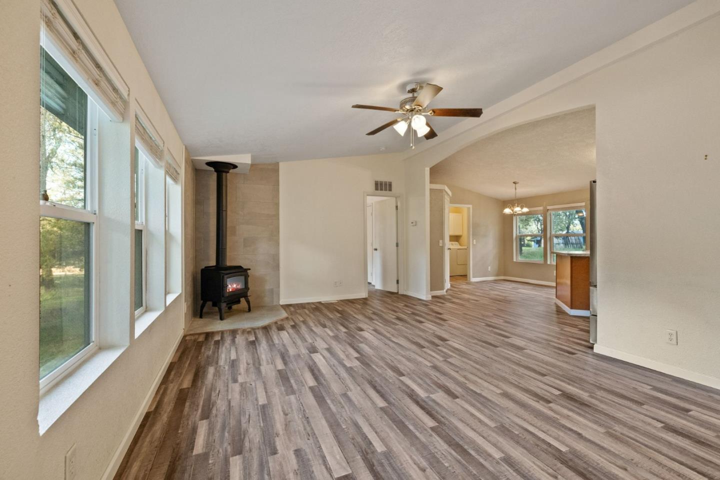 Detail Gallery Image 3 of 33 For 19307 Ferretti Rd, Groveland,  CA 95321 - 3 Beds | 2 Baths