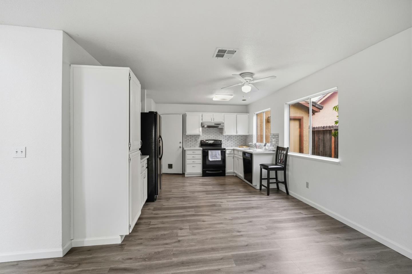 Detail Gallery Image 15 of 34 For 521 Sw Leamon St, Tracy,  CA 95376 - 3 Beds | 2/1 Baths