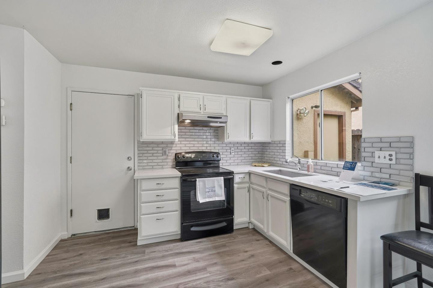 Detail Gallery Image 17 of 34 For 521 Sw Leamon St, Tracy,  CA 95376 - 3 Beds | 2/1 Baths