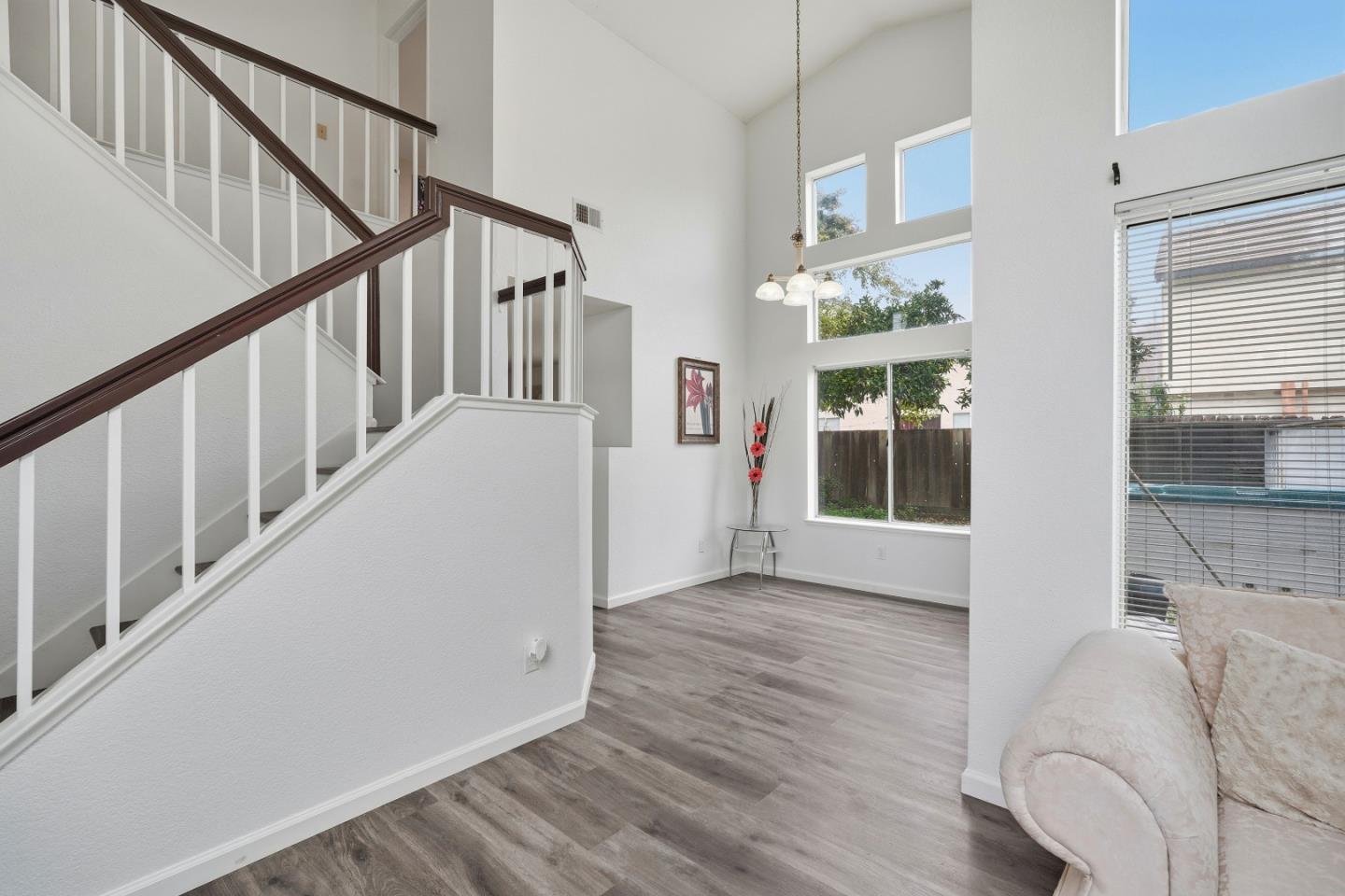 Detail Gallery Image 8 of 34 For 521 Sw Leamon St, Tracy,  CA 95376 - 3 Beds | 2/1 Baths