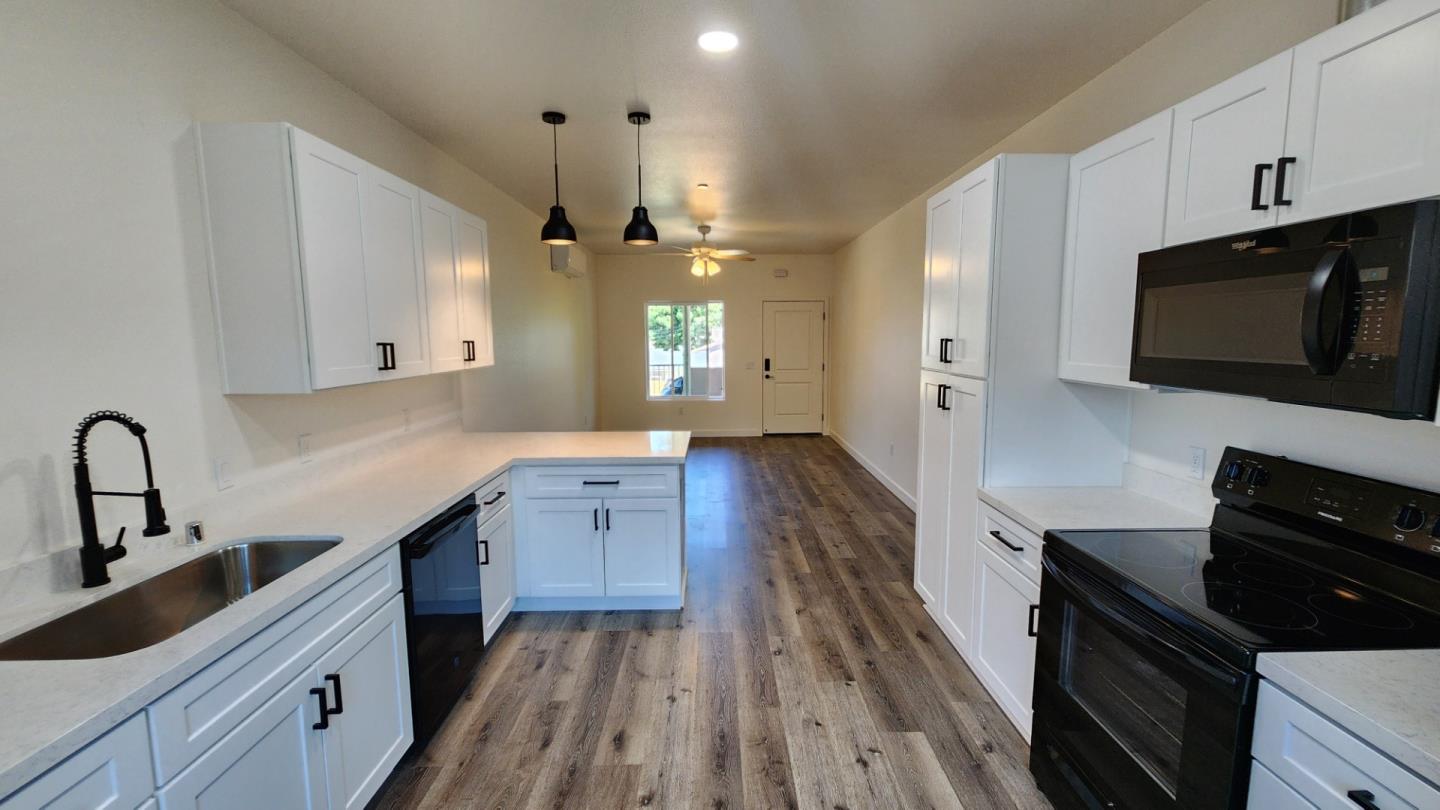 Detail Gallery Image 4 of 5 For 728 W 1st Ave #101,  Chico,  CA 95926 - 2 Beds | 1 Baths
