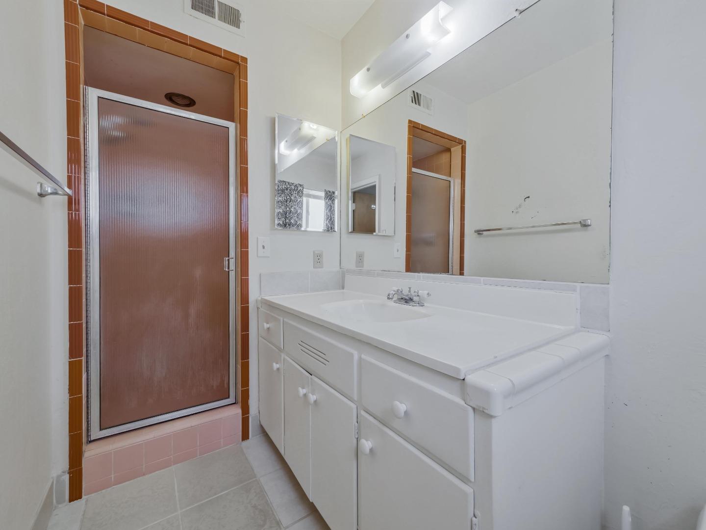 Detail Gallery Image 12 of 14 For 21 El Cerrito, San Mateo,  CA 94402 - 2 Beds | 2/1 Baths