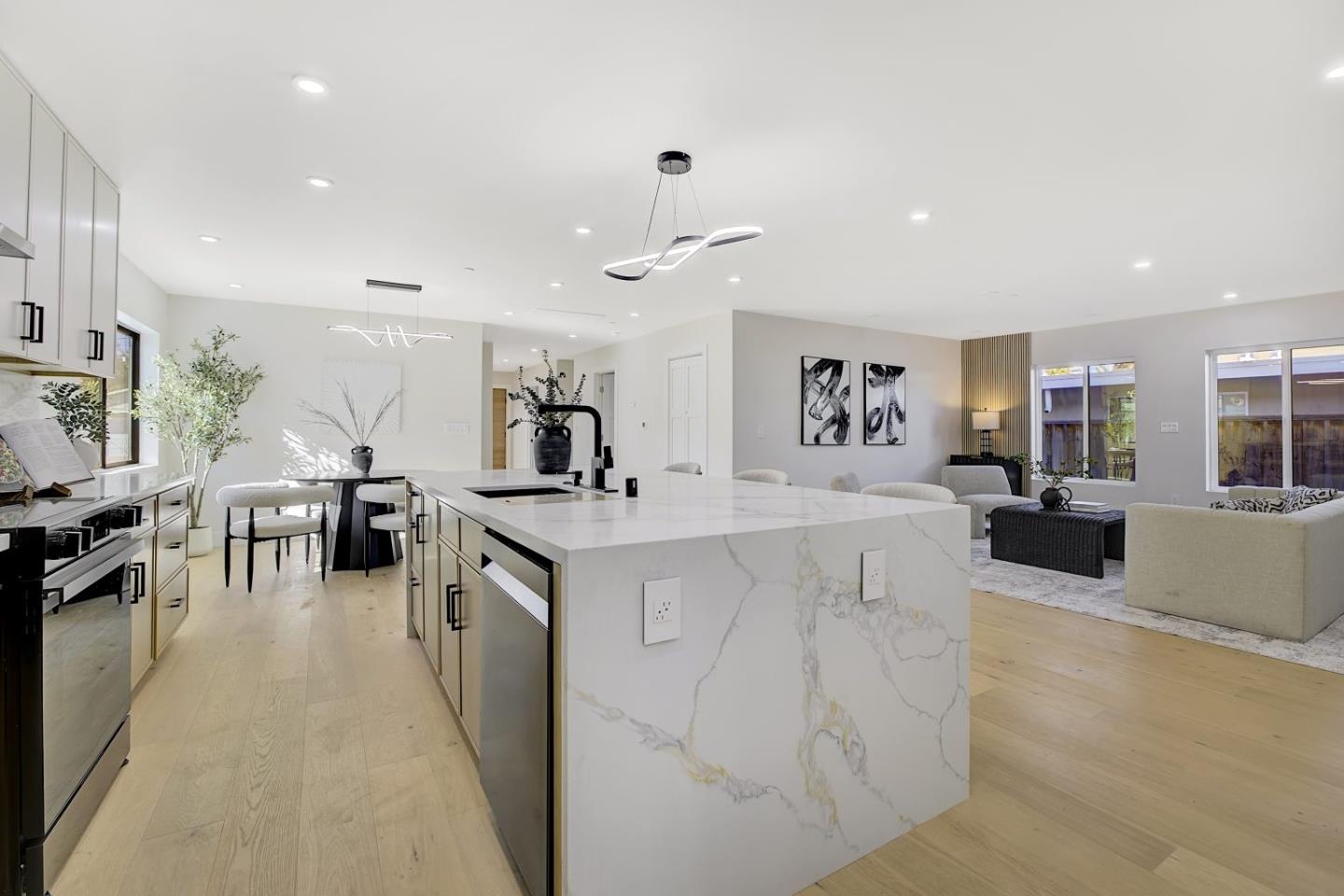 Detail Gallery Image 7 of 59 For 644 Johanna Ave, Sunnyvale,  CA 94085 - 6 Beds | 5 Baths