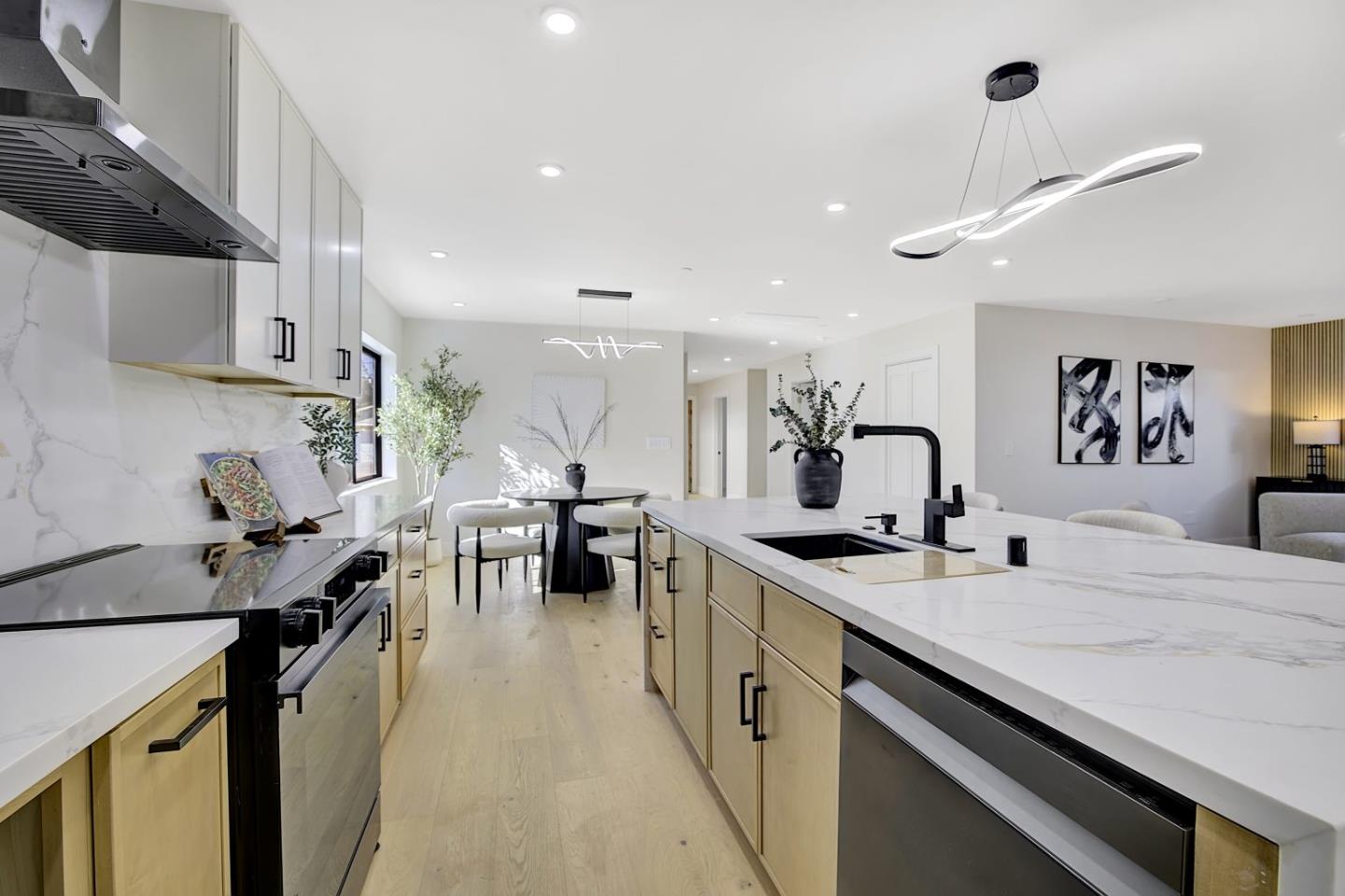 Detail Gallery Image 8 of 59 For 644 Johanna Ave, Sunnyvale,  CA 94085 - 6 Beds | 5 Baths