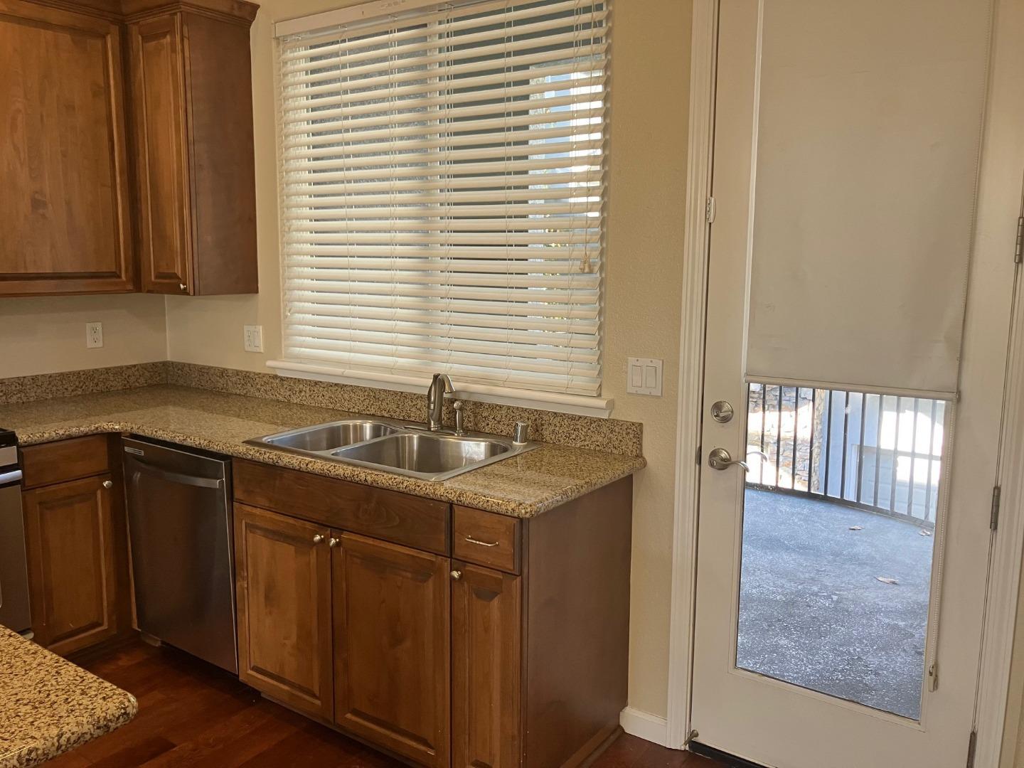 Detail Gallery Image 6 of 32 For 5132 El Camino Ave #202,  Carmichael,  CA 95608 - 2 Beds | 2/1 Baths