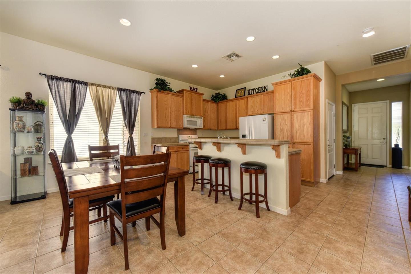 Detail Gallery Image 10 of 27 For 3557 Rainsong Cir, Rancho Cordova,  CA 95670 - 3 Beds | 2 Baths