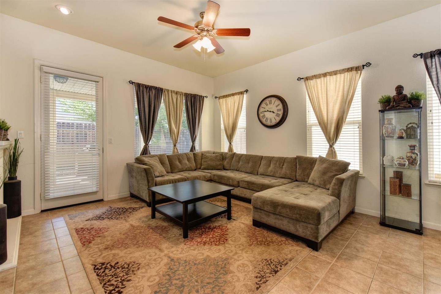 Detail Gallery Image 6 of 27 For 3557 Rainsong Cir, Rancho Cordova,  CA 95670 - 3 Beds | 2 Baths