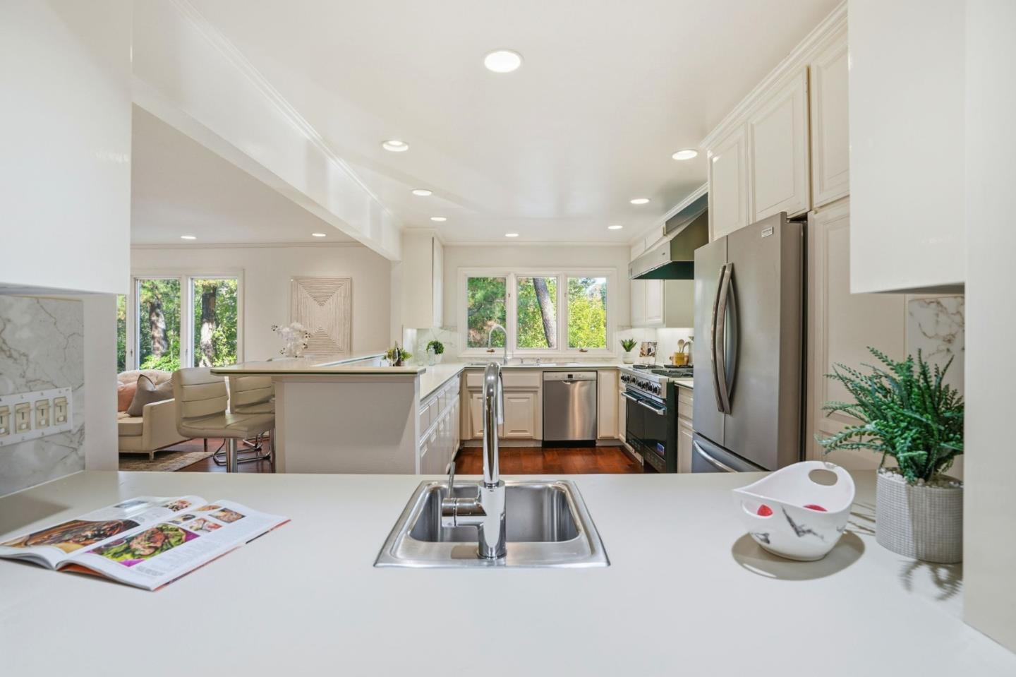 Detail Gallery Image 18 of 48 For 1621 Stone Pine Ln, Menlo Park,  CA 94025 - 3 Beds | 2/1 Baths