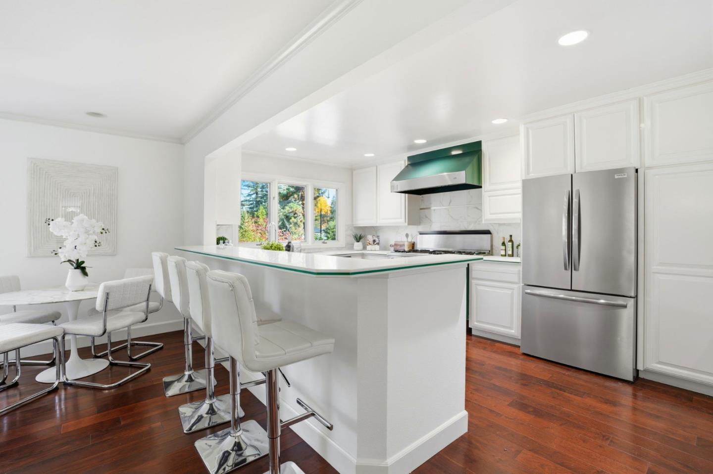 Detail Gallery Image 19 of 48 For 1621 Stone Pine Ln, Menlo Park,  CA 94025 - 3 Beds | 2/1 Baths