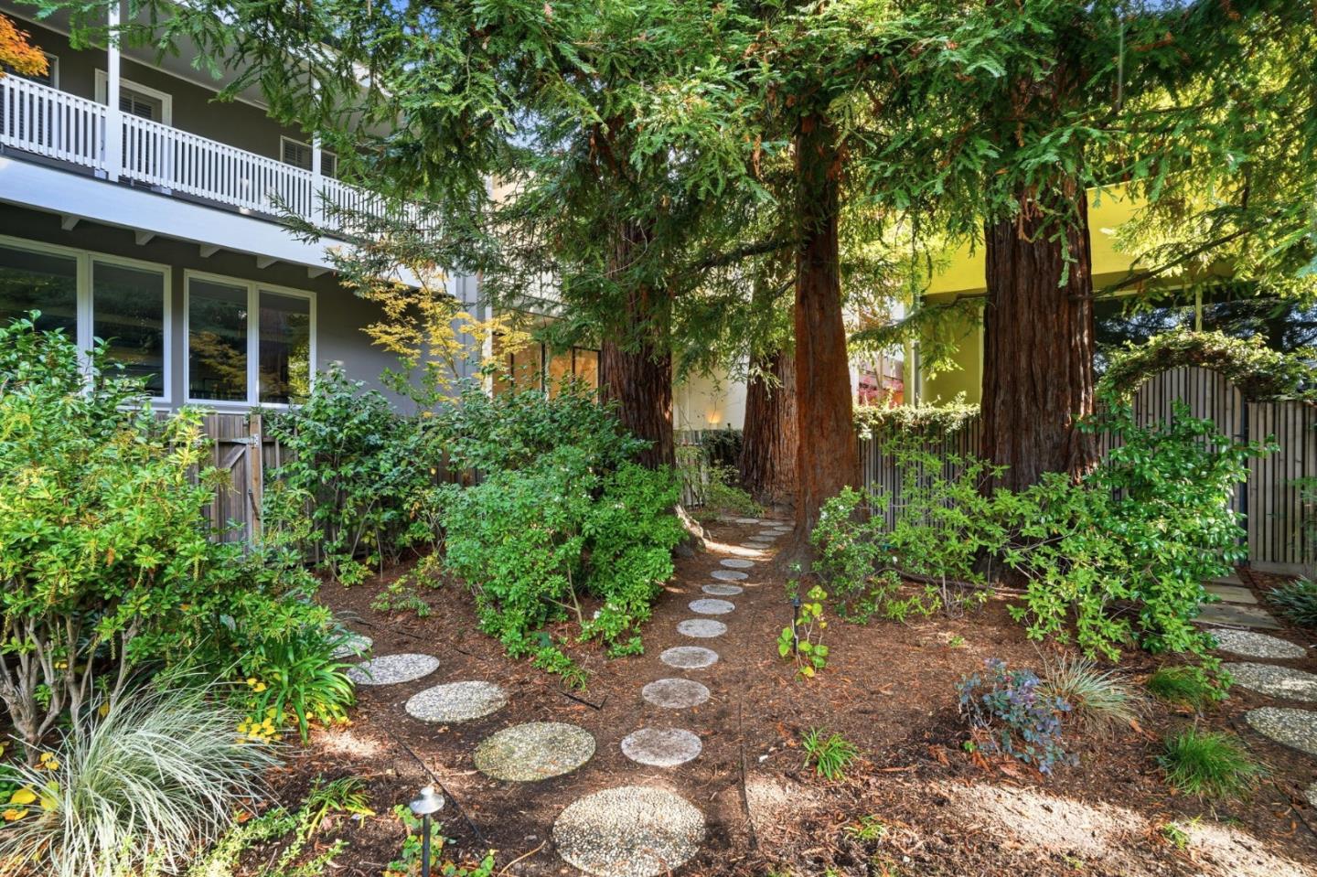 Detail Gallery Image 46 of 48 For 1621 Stone Pine Ln, Menlo Park,  CA 94025 - 3 Beds | 2/1 Baths