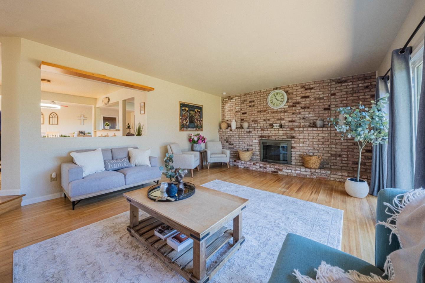 Detail Gallery Image 11 of 41 For 9919 Mimosa Path, Salinas,  CA 93907 - 3 Beds | 2 Baths