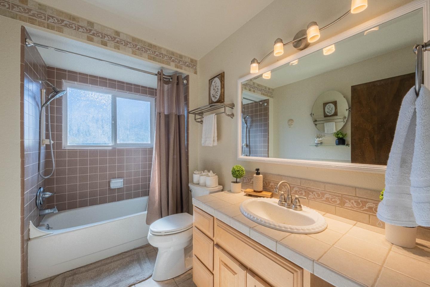 Detail Gallery Image 32 of 41 For 9919 Mimosa Path, Salinas,  CA 93907 - 3 Beds | 2 Baths