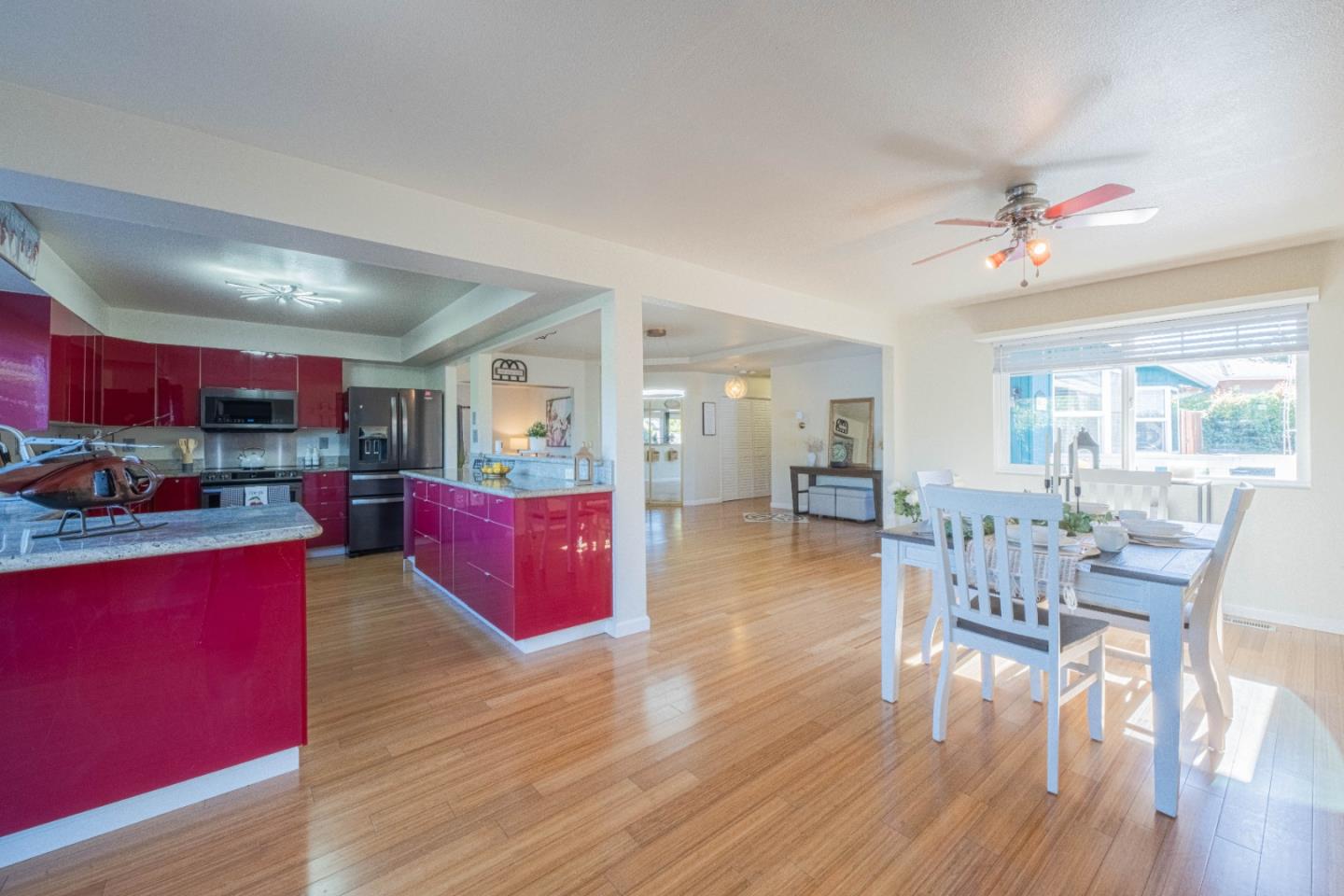 Detail Gallery Image 7 of 41 For 9919 Mimosa Path, Salinas,  CA 93907 - 3 Beds | 2 Baths