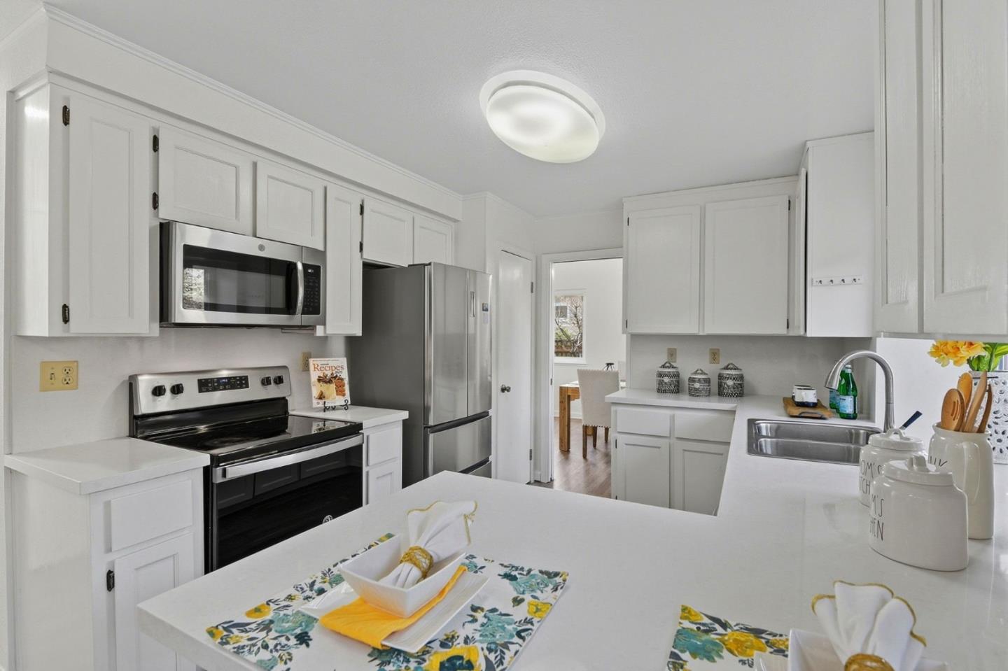 Detail Gallery Image 12 of 36 For 3205 Gateland Ct, San Jose,  CA 95148 - 6 Beds | 3/1 Baths