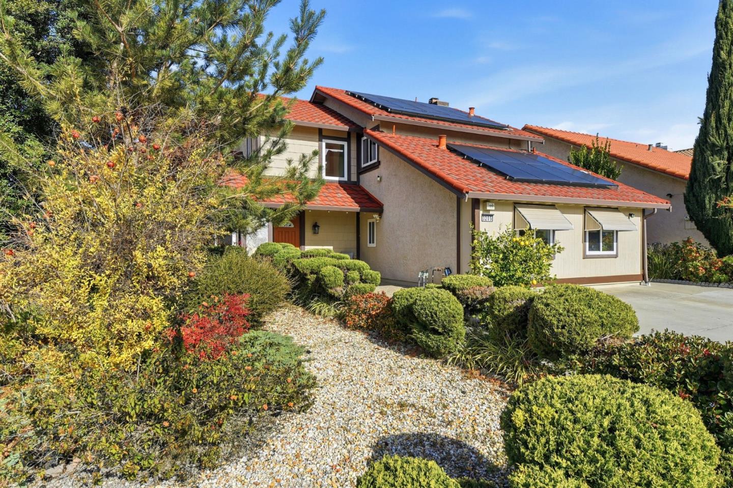 Detail Gallery Image 2 of 36 For 3205 Gateland Ct, San Jose,  CA 95148 - 6 Beds | 3/1 Baths