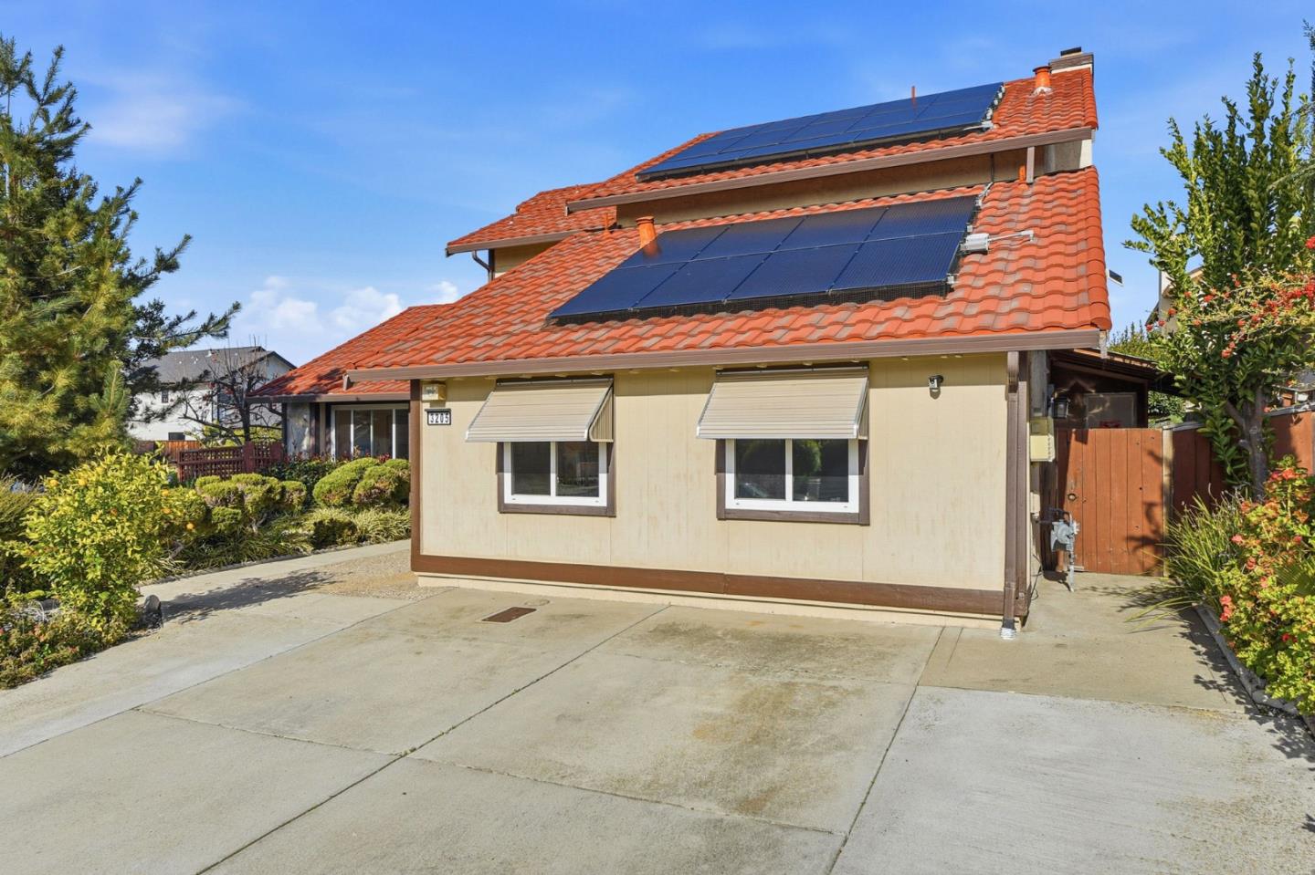 Detail Gallery Image 3 of 36 For 3205 Gateland Ct, San Jose,  CA 95148 - 6 Beds | 3/1 Baths