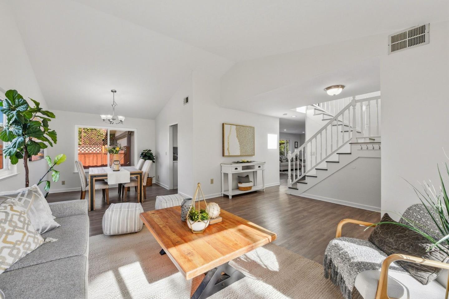 Detail Gallery Image 4 of 36 For 3205 Gateland Ct, San Jose,  CA 95148 - 6 Beds | 3/1 Baths